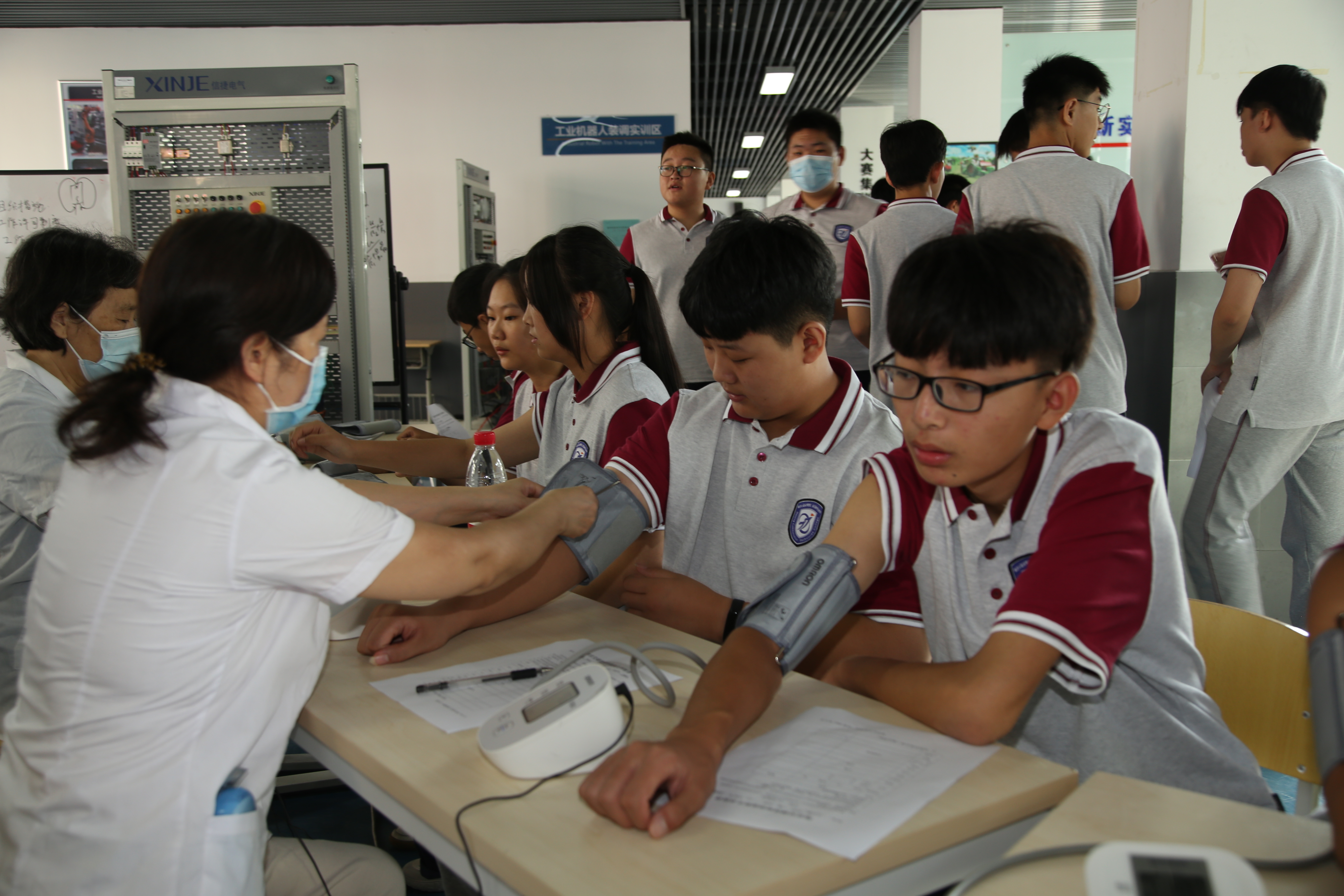 学院圆满完成2021级新生入学体检工作